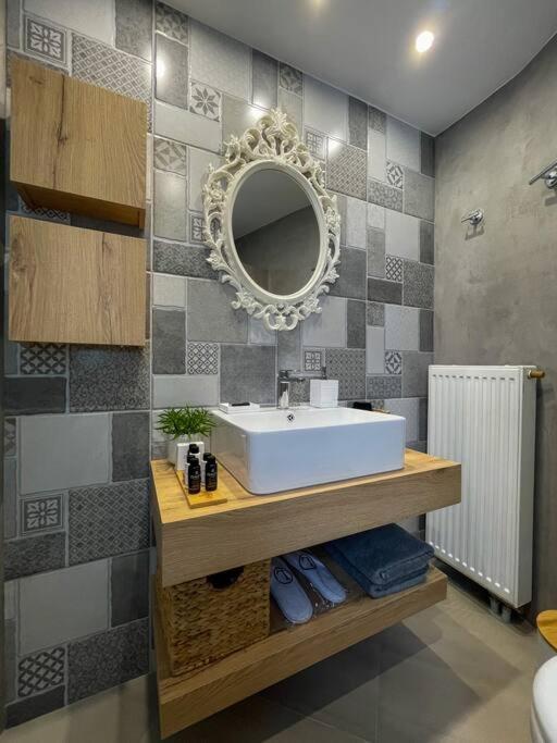 Just Live Apartment Triovasalos ภายนอก รูปภาพ